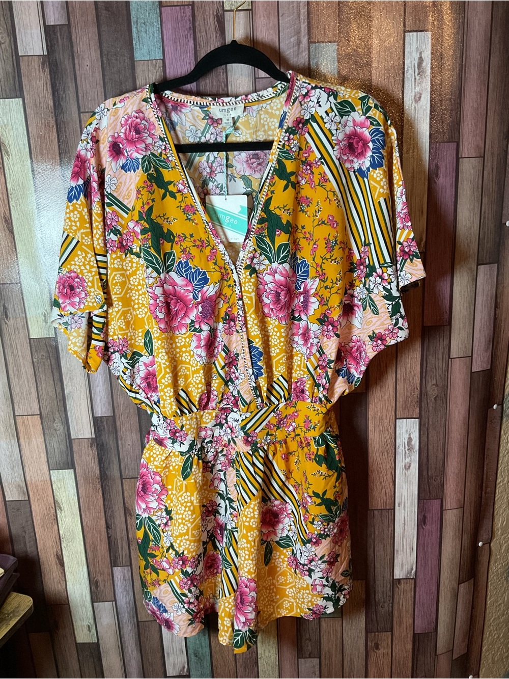 Umgee Yellow Orange Floral Short Sleeve Romper Women’s Medium NWT